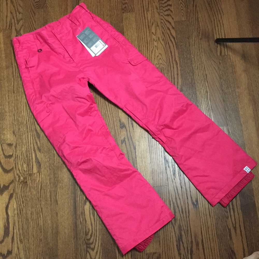 Roxy girl pink snowboard pants. NWT